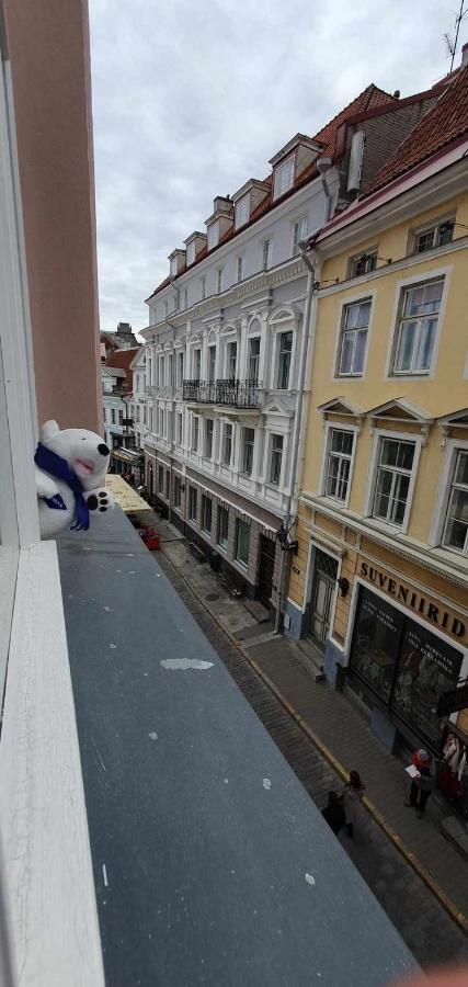 Cozy Apartment On The Town Hall Square Tallinn Exterior photo